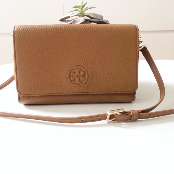 Tory Burch Handbags - Tory Burch Bombe flat wallet cross body.